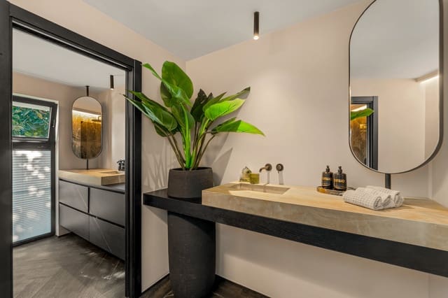 4 sypialnia Willa na sprzedaż w Guadalmina Alta, Marbella z basenem garażem - 3 695 000 € (Ref: 9362286)