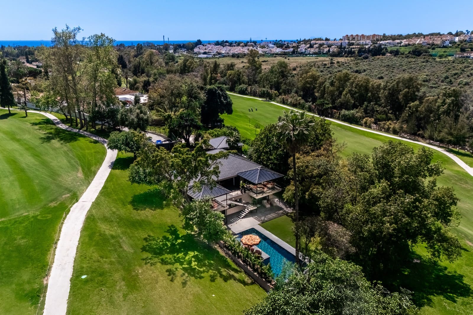 4 bedroom Villa for sale in Guadalmina with pool garage - € 3,695,000 (Ref: 9362286)