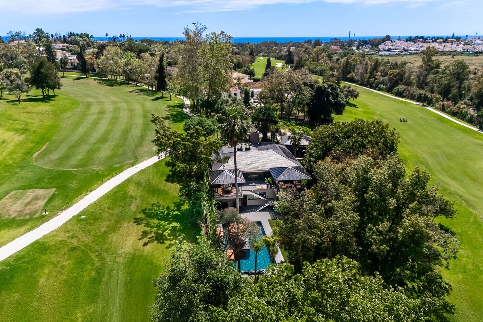 4 bedroom Villa for sale in Guadalmina with pool garage - € 3,695,000 (Ref: 9362286)