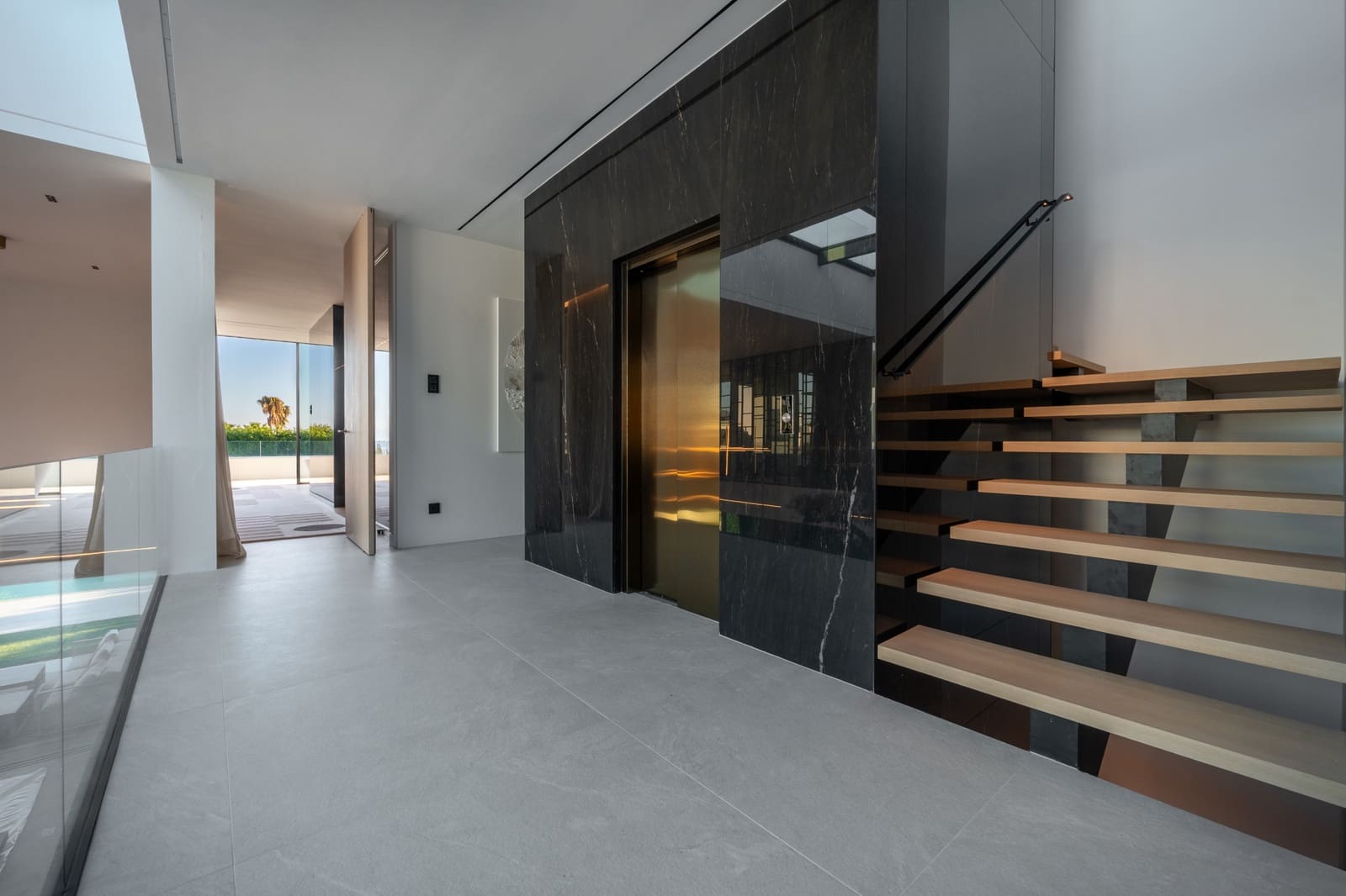 5 soverom Villa til salgs i Golden Mile med svømmebasseng garasje - € 11 300 000 (Ref: 9375278)