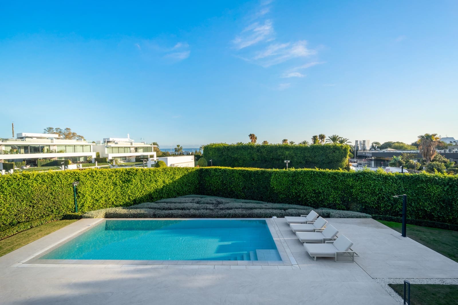 5 soverom Villa til salgs i Golden Mile med svømmebasseng garasje - € 11 300 000 (Ref: 9375278)