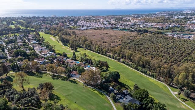 Building Plot for sale in Guadalmina Alta, Marbella - € 985,000 (Ref: 9375279)