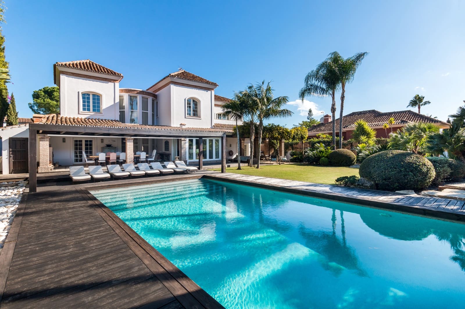 5 bedroom Villa for sale in Marbella with pool garage - € 3,950,000 (Ref: 9378900)