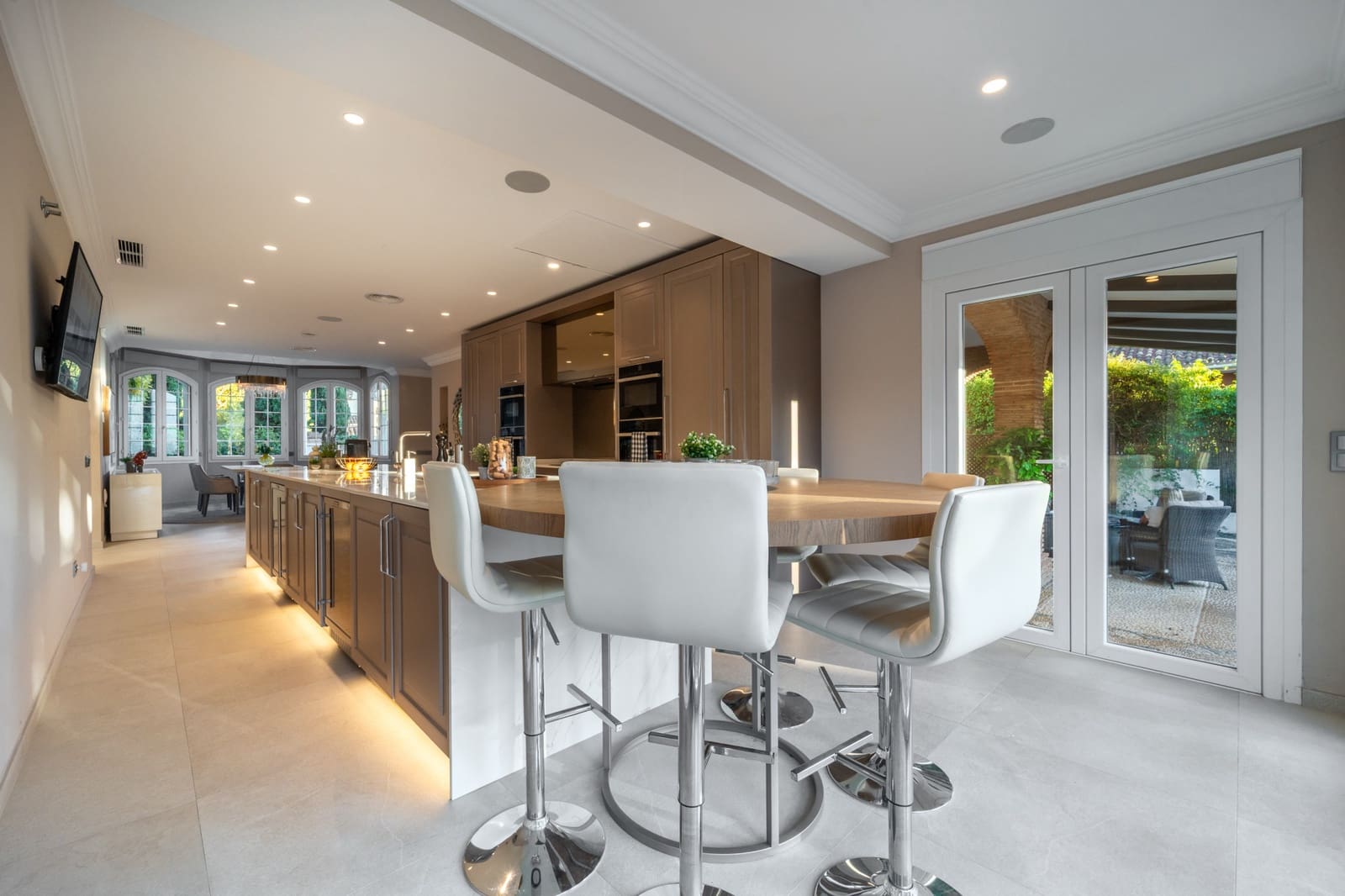 5 bedroom Villa for sale in Marbella with pool garage - € 3,950,000 (Ref: 9378900)