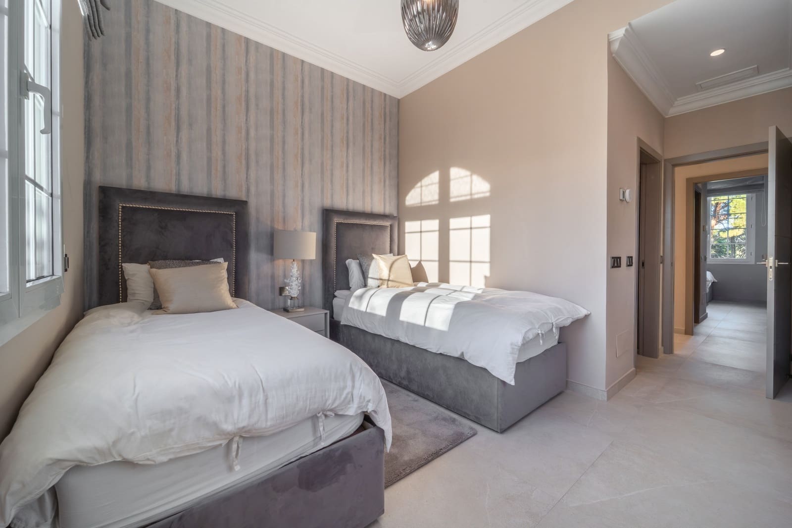 5 bedroom Villa for sale in Marbella with pool garage - € 3,950,000 (Ref: 9378900)