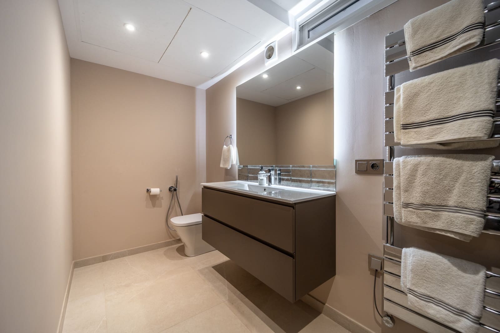 5 bedroom Villa for sale in Marbella with pool garage - € 3,950,000 (Ref: 9378900)