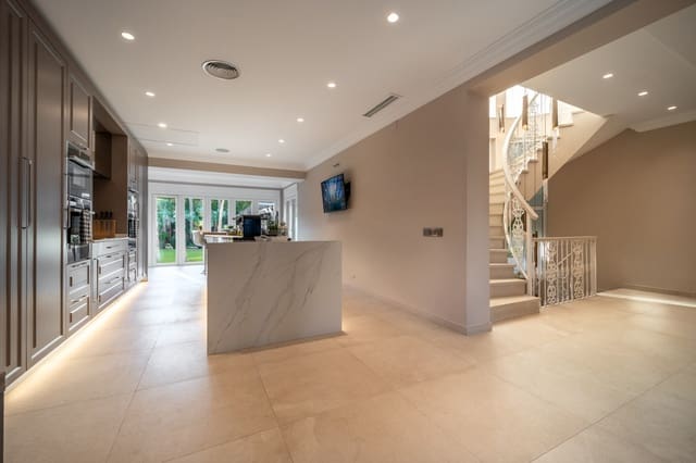 5 slaapkamer Villa te koop in Marbella met zwembad garage - € 3.950.000 (Ref: 9378900)