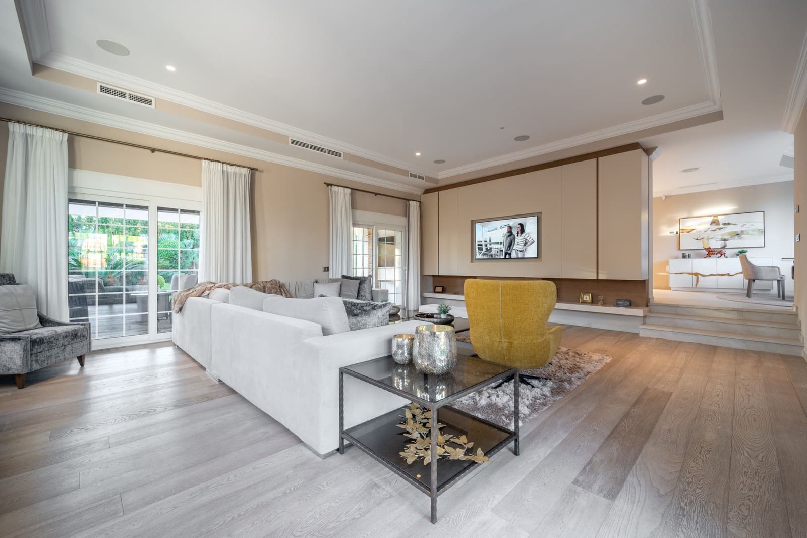 5 bedroom Villa for sale in Marbella with pool garage - € 3,950,000 (Ref: 9378900)