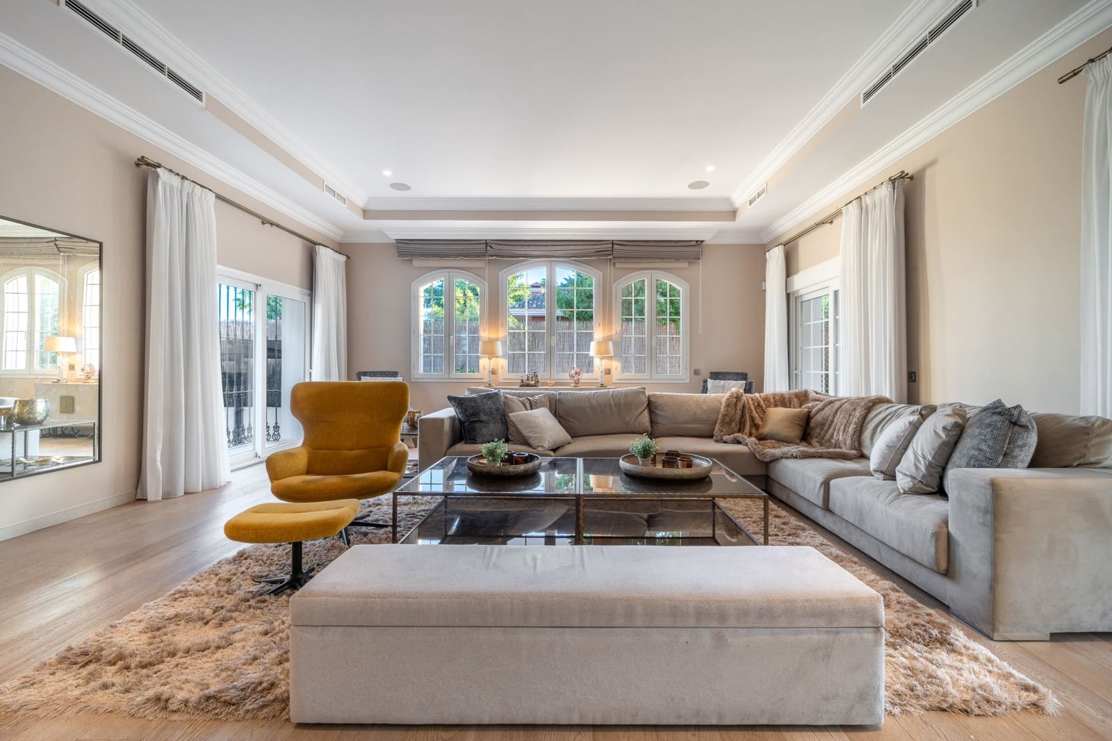 5 bedroom Villa for sale in Marbella with pool garage - € 3,950,000 (Ref: 9378900)