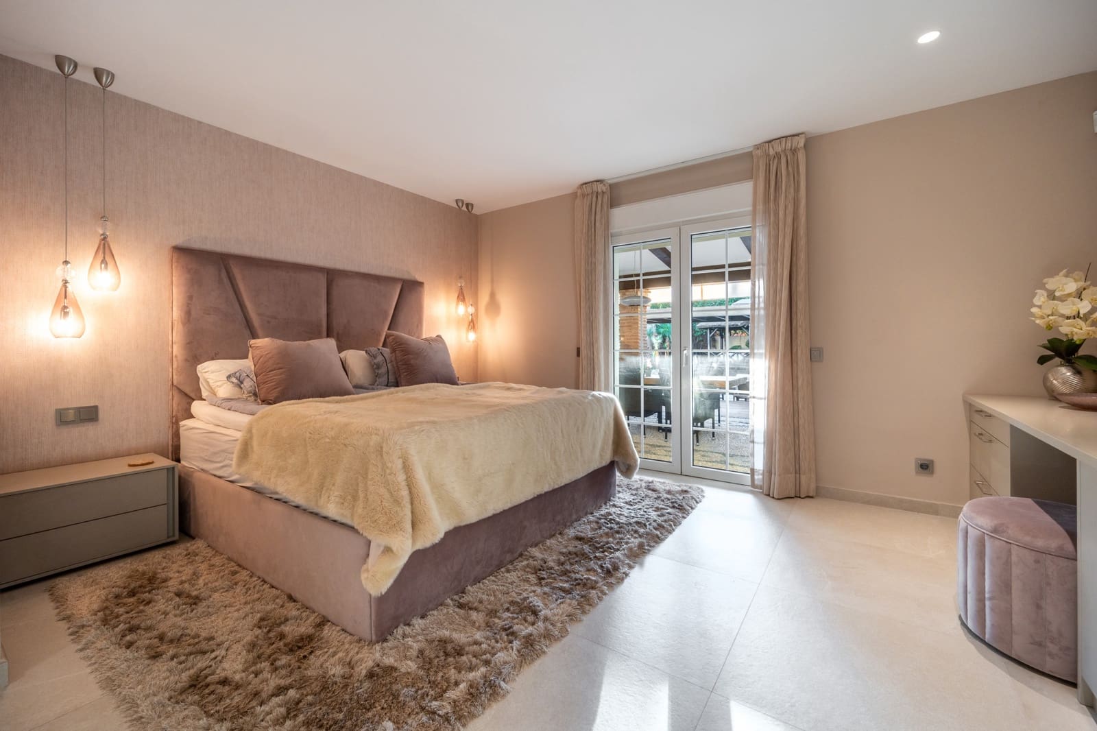 5 bedroom Villa for sale in Marbella with pool garage - € 3,950,000 (Ref: 9378900)