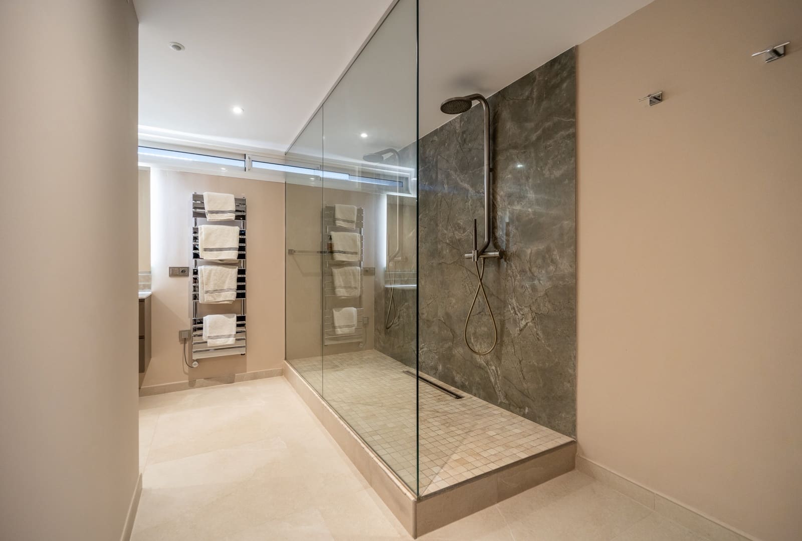 5 bedroom Villa for sale in Marbella with pool garage - € 3,950,000 (Ref: 9378900)