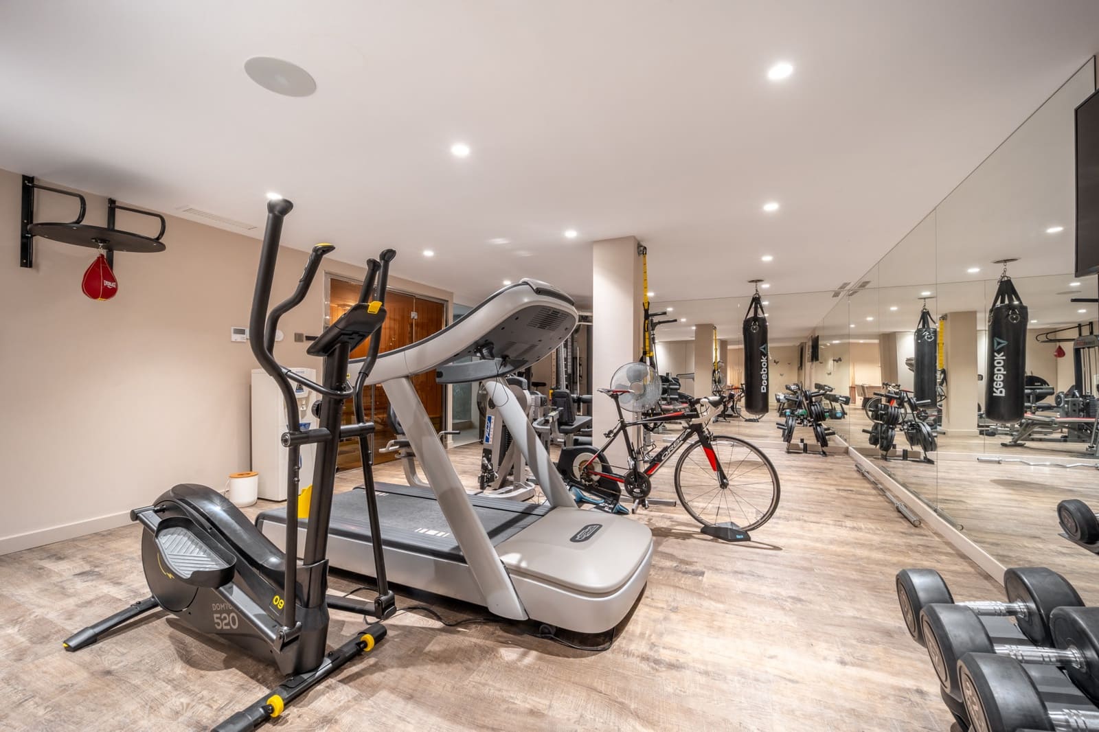 5 bedroom Villa for sale in Marbella with pool garage - € 3,950,000 (Ref: 9378900)