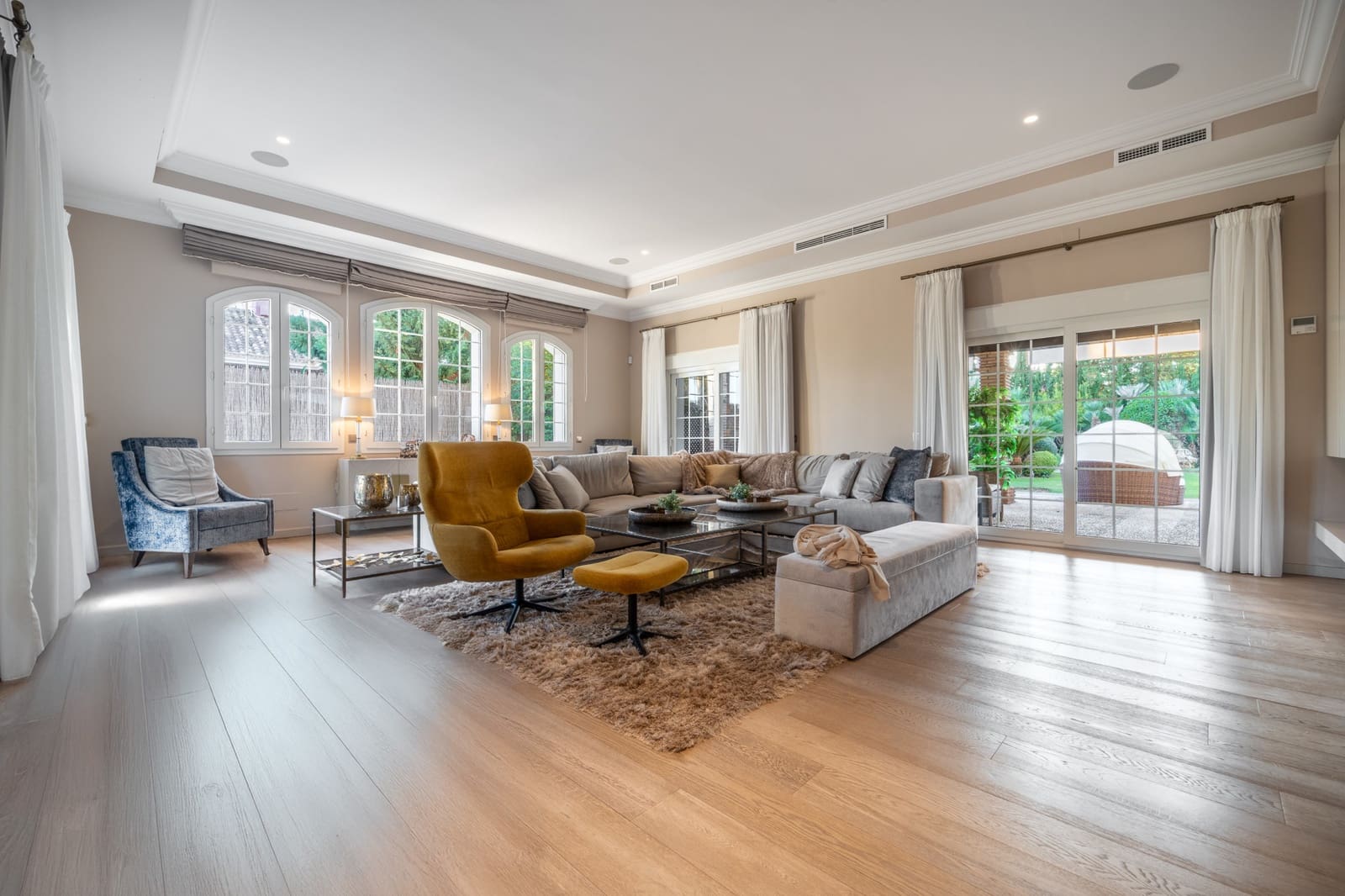 5 bedroom Villa for sale in Marbella with pool garage - € 3,950,000 (Ref: 9378900)