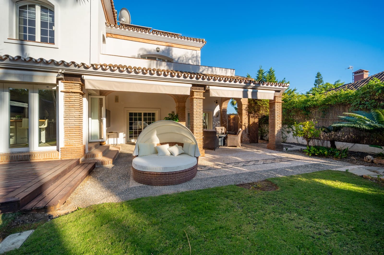 5 bedroom Villa for sale in Marbella with pool garage - € 3,950,000 (Ref: 9378900)