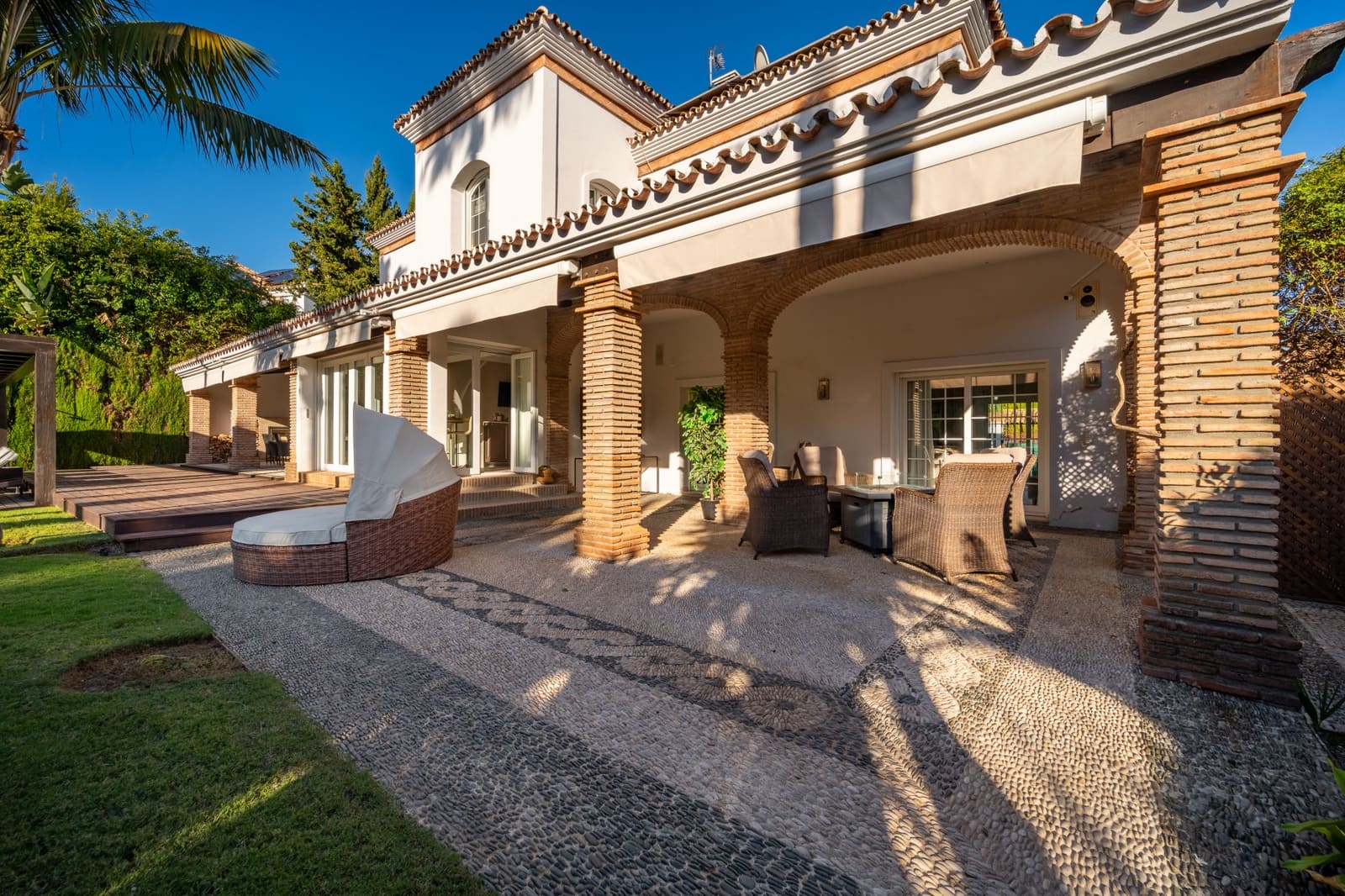 5 bedroom Villa for sale in Marbella with pool garage - € 3,950,000 (Ref: 9378900)