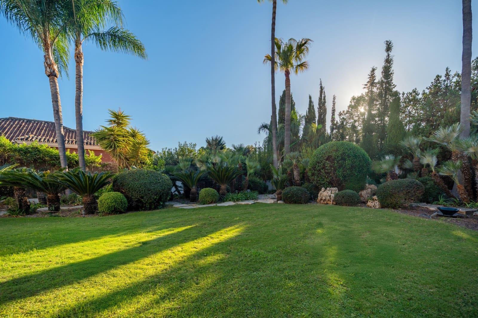 5 bedroom Villa for sale in Marbella with pool garage - € 3,950,000 (Ref: 9378900)