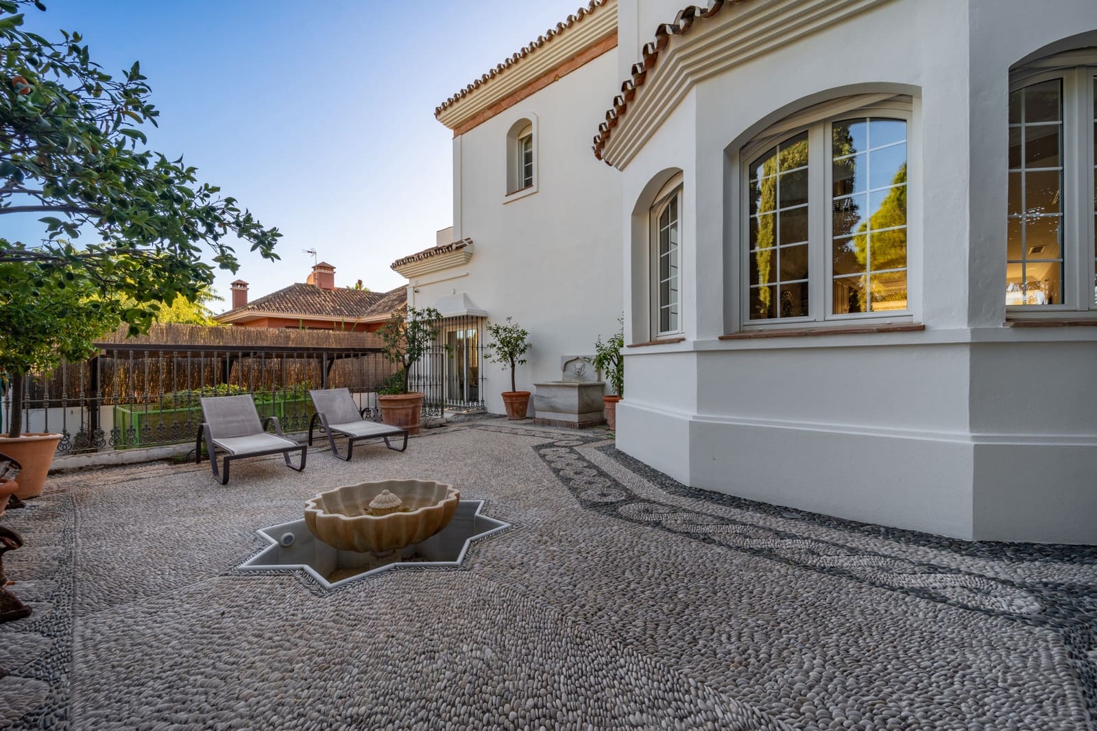 5 bedroom Villa for sale in Marbella with pool garage - € 3,950,000 (Ref: 9378900)