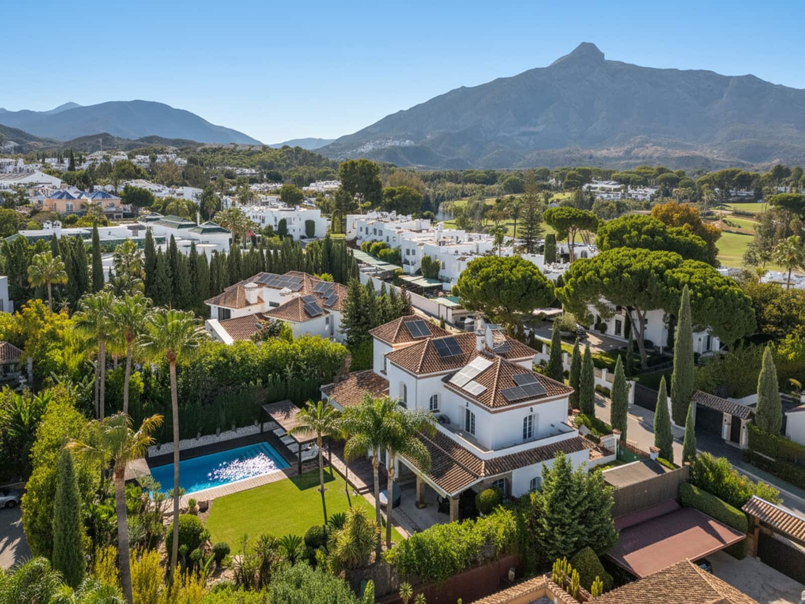 5 bedroom Villa for sale in Marbella with pool garage - € 3,950,000 (Ref: 9378900)