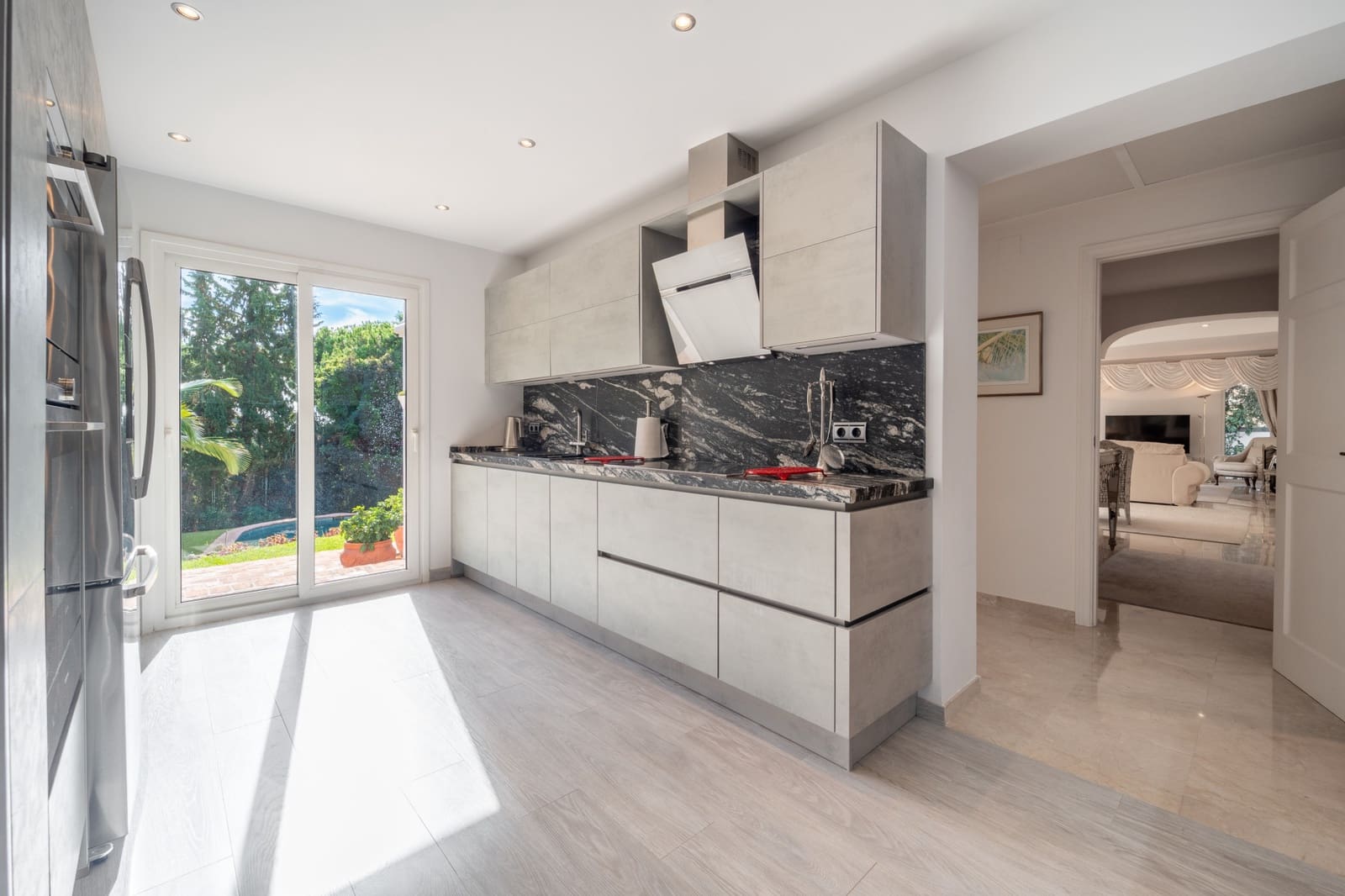 3 bedroom Villa for sale in Marbella with pool garage - € 1,895,000 (Ref: 9378901)