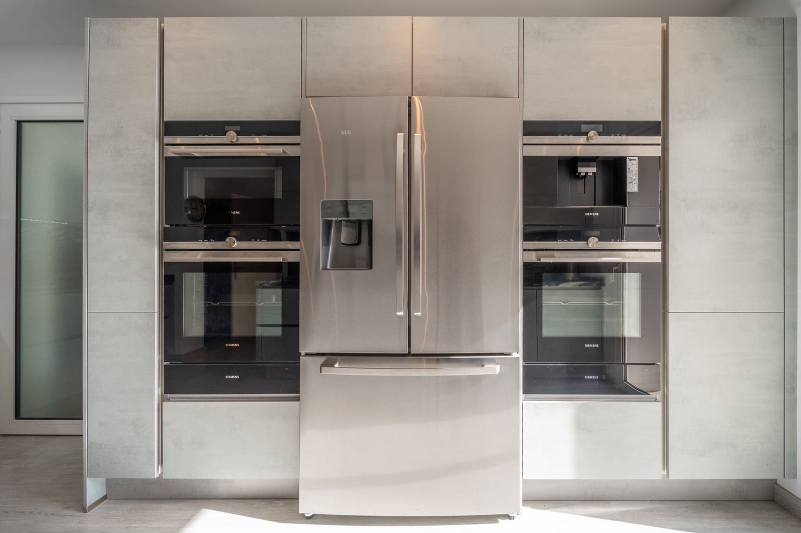 3 bedroom Villa for sale in Marbella with pool garage - € 1,895,000 (Ref: 9378901)