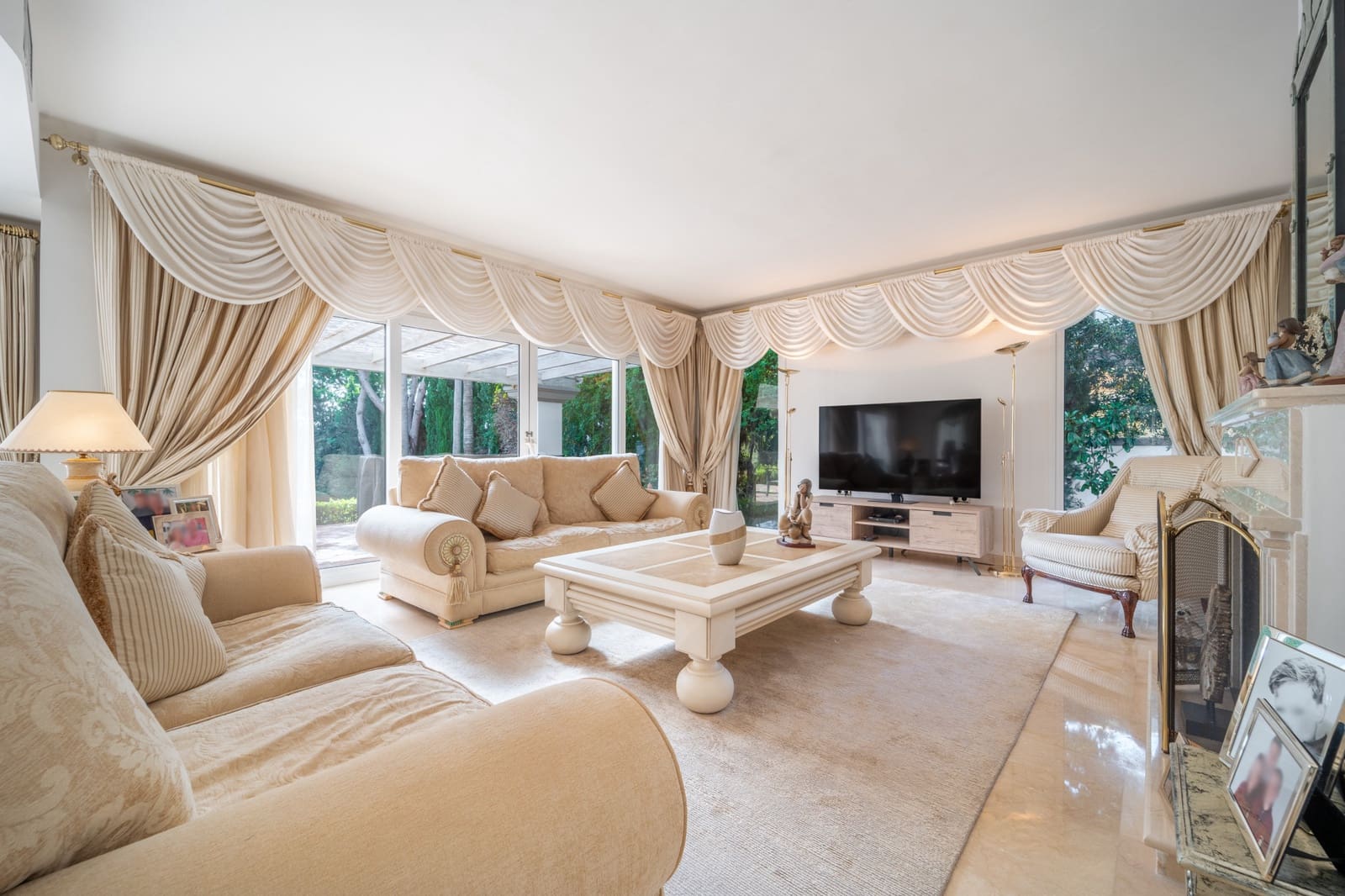 3 bedroom Villa for sale in Marbella with pool garage - € 1,895,000 (Ref: 9378901)