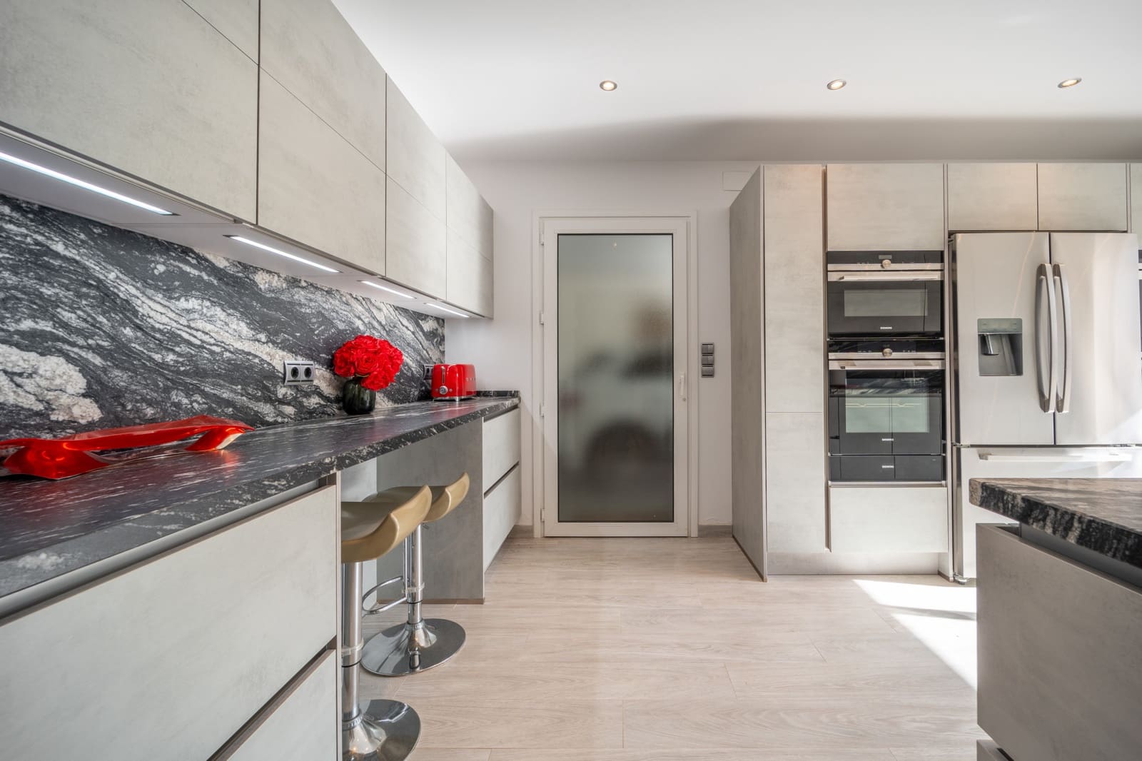 3 bedroom Villa for sale in Marbella with pool garage - € 1,895,000 (Ref: 9378901)