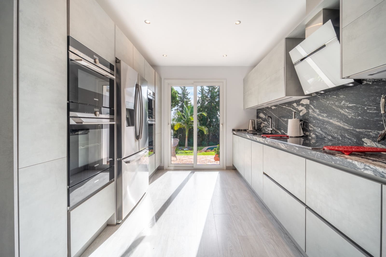 3 bedroom Villa for sale in Marbella with pool garage - € 1,895,000 (Ref: 9378901)