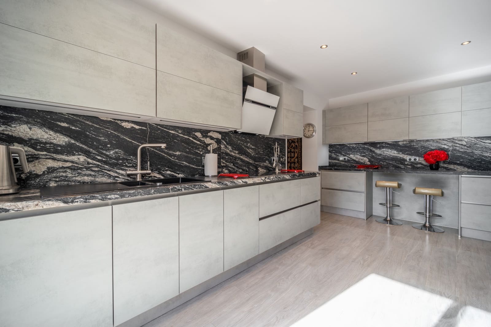 3 bedroom Villa for sale in Marbella with pool garage - € 1,895,000 (Ref: 9378901)