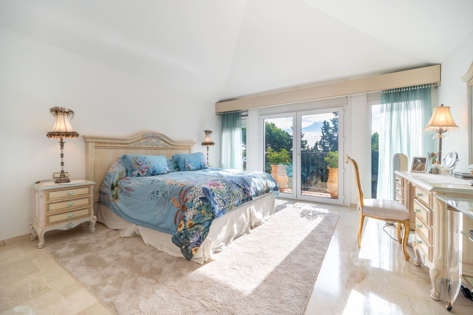 3 bedroom Villa for sale in Marbella with pool garage - € 1,895,000 (Ref: 9378901)