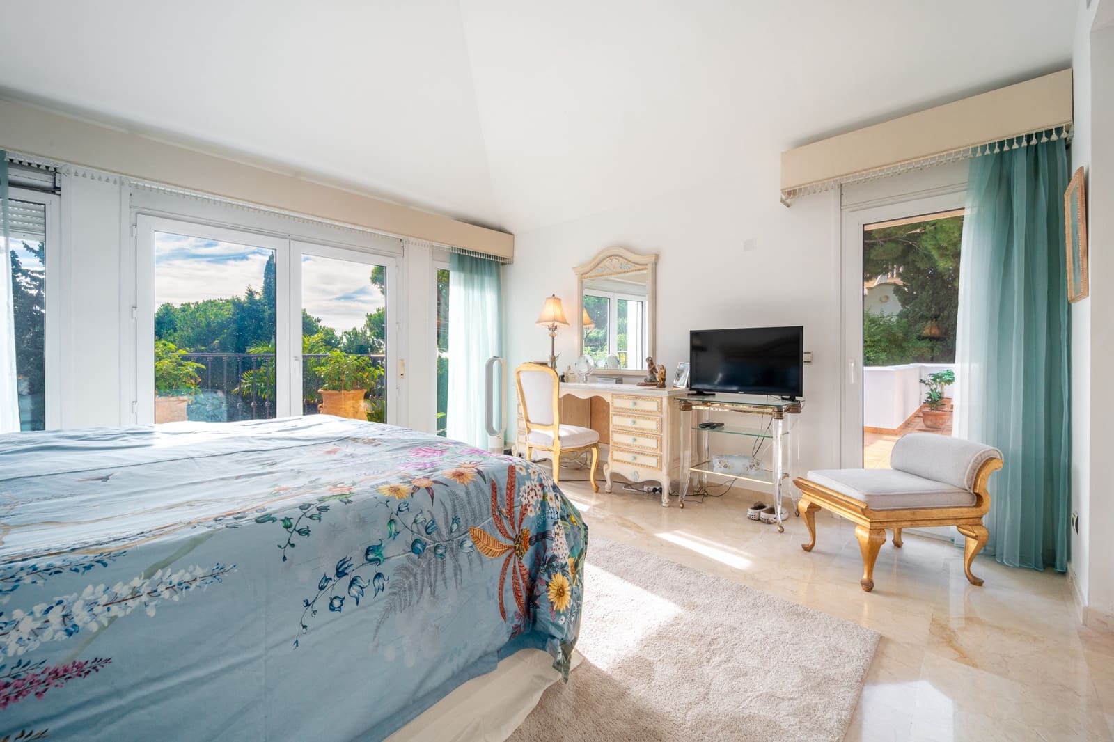 3 bedroom Villa for sale in Marbella with pool garage - € 1,895,000 (Ref: 9378901)