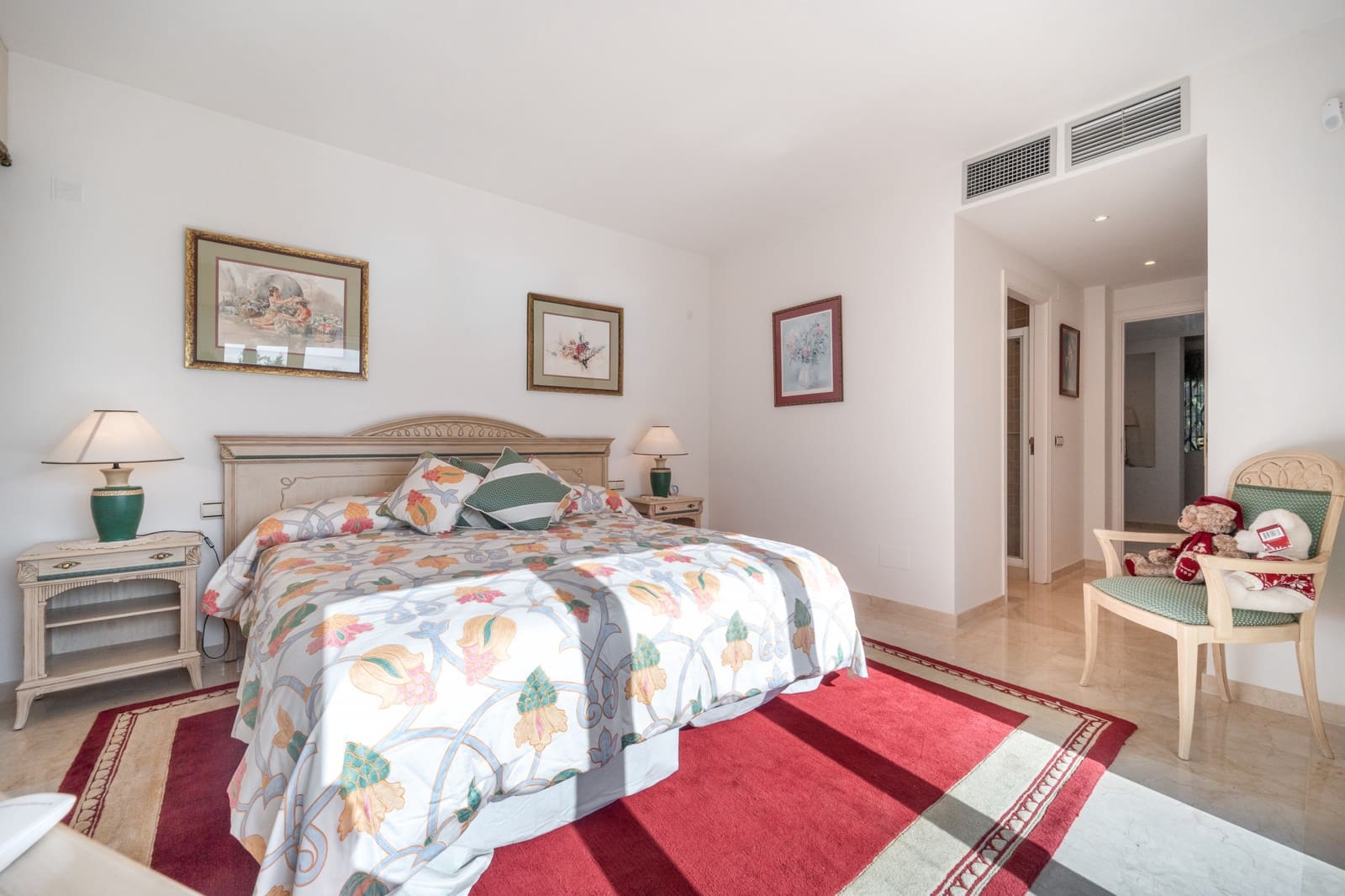 3 bedroom Villa for sale in Marbella with pool garage - € 1,895,000 (Ref: 9378901)