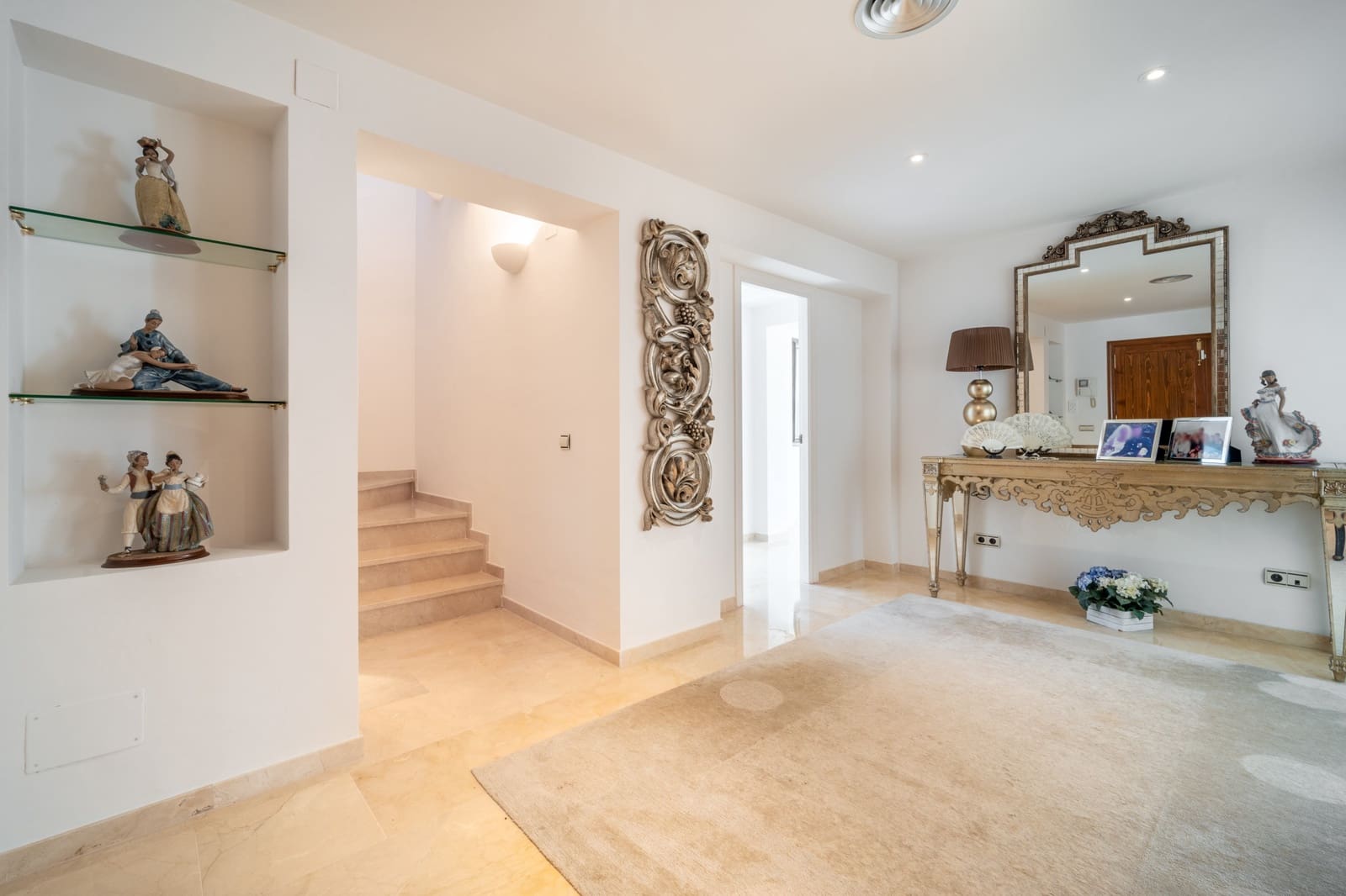 3 bedroom Villa for sale in Marbella with pool garage - € 1,895,000 (Ref: 9378901)