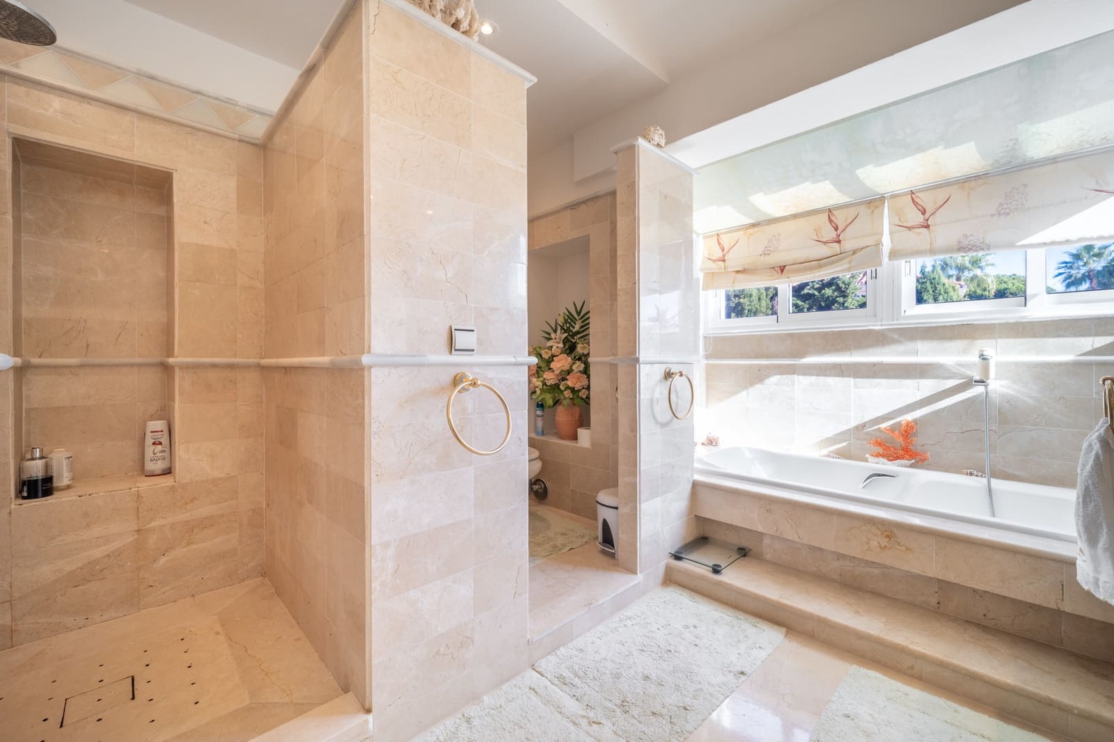 3 bedroom Villa for sale in Marbella with pool garage - € 1,895,000 (Ref: 9378901)