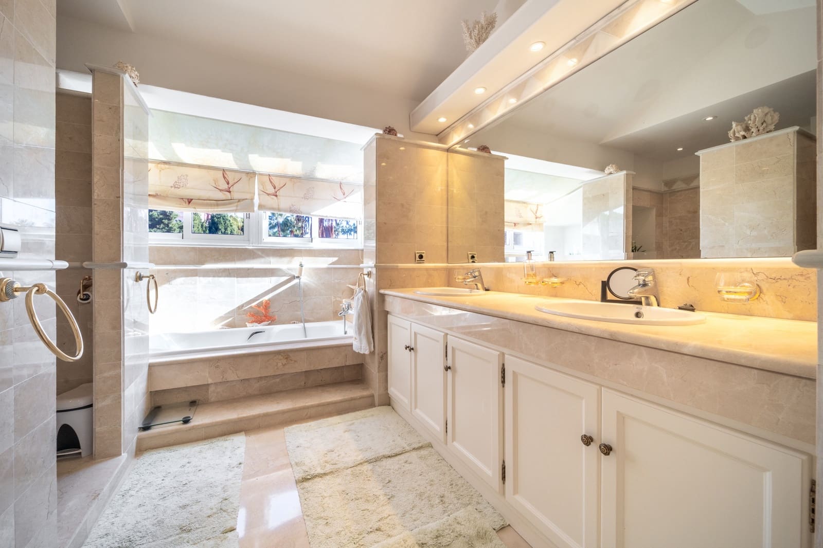 3 bedroom Villa for sale in Marbella with pool garage - € 1,895,000 (Ref: 9378901)