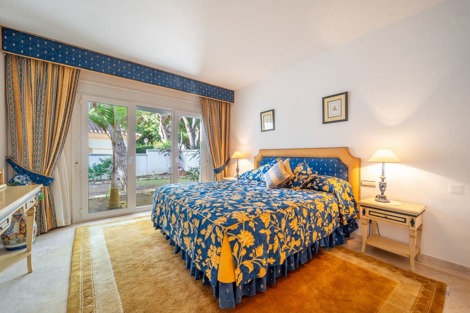 3 bedroom Villa for sale in Marbella with pool garage - € 1,895,000 (Ref: 9378901)