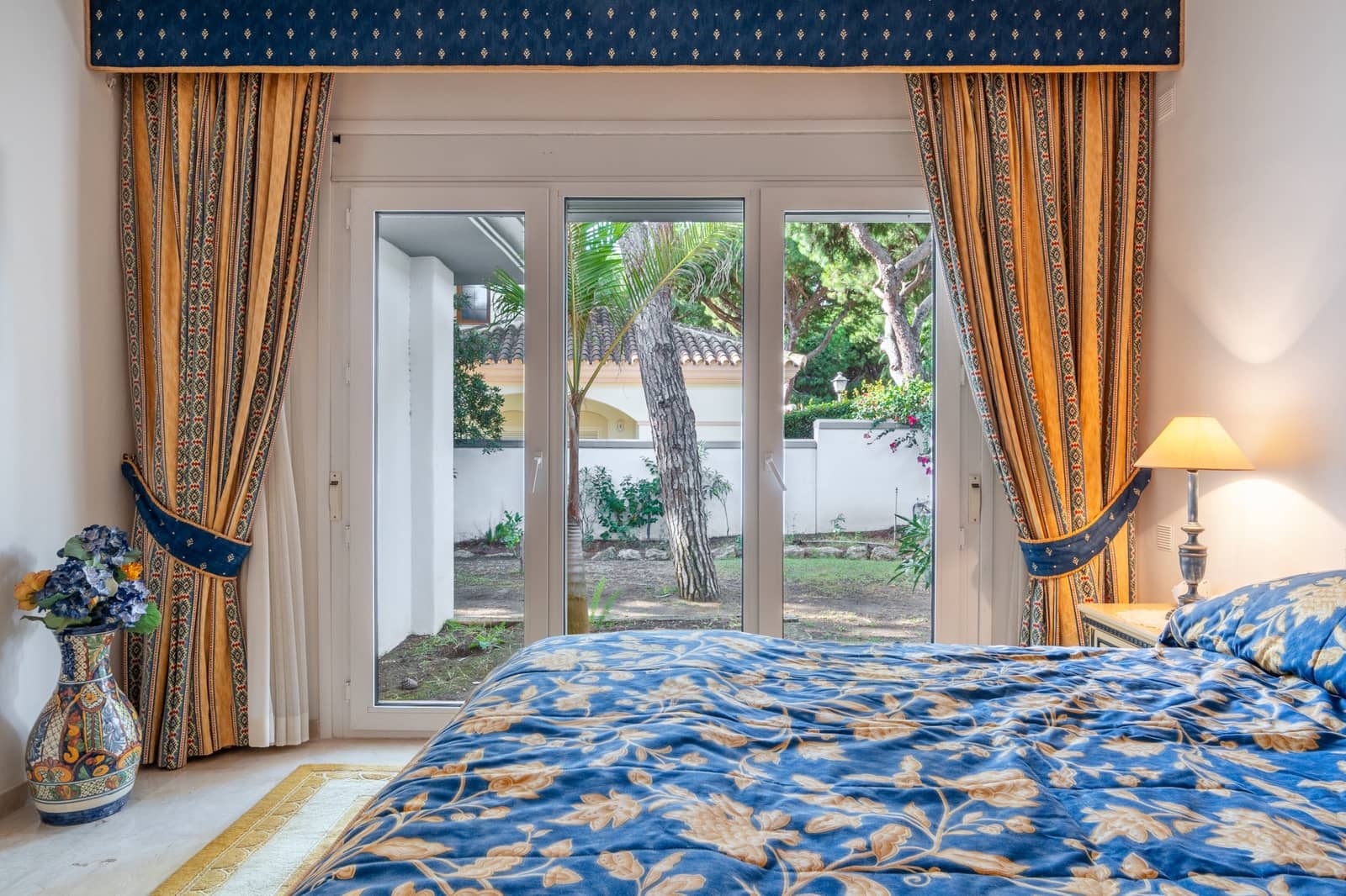 3 bedroom Villa for sale in Marbella with pool garage - € 1,895,000 (Ref: 9378901)