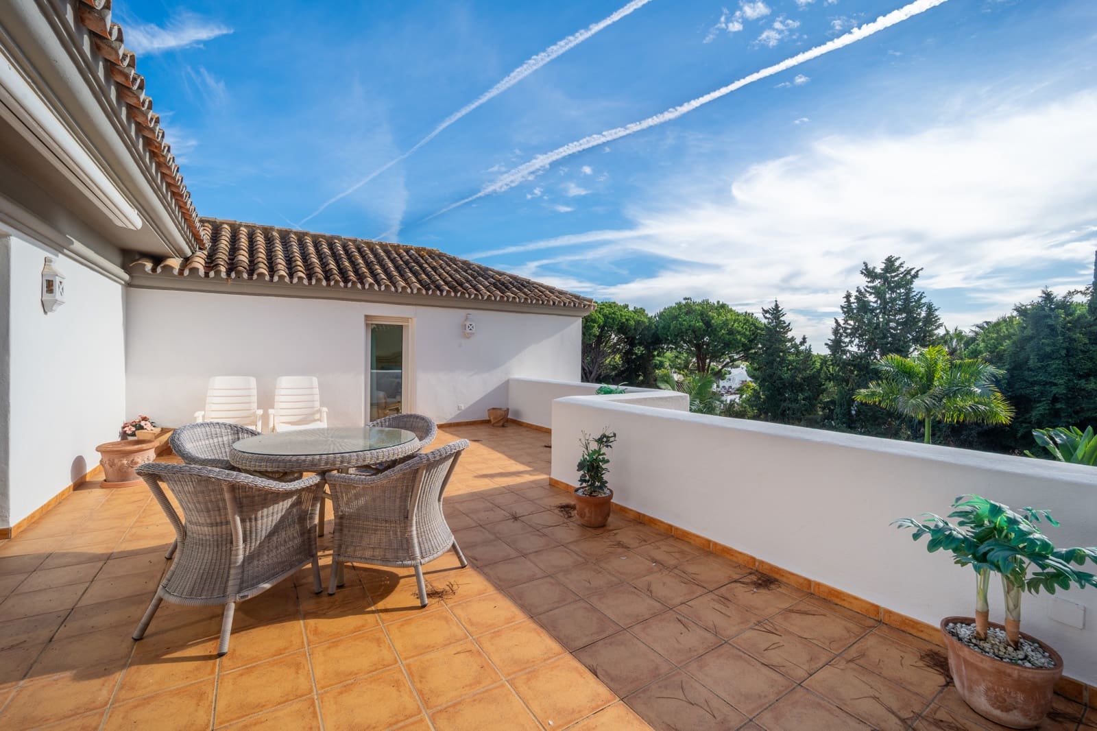 3 bedroom Villa for sale in Marbella with pool garage - € 1,895,000 (Ref: 9378901)