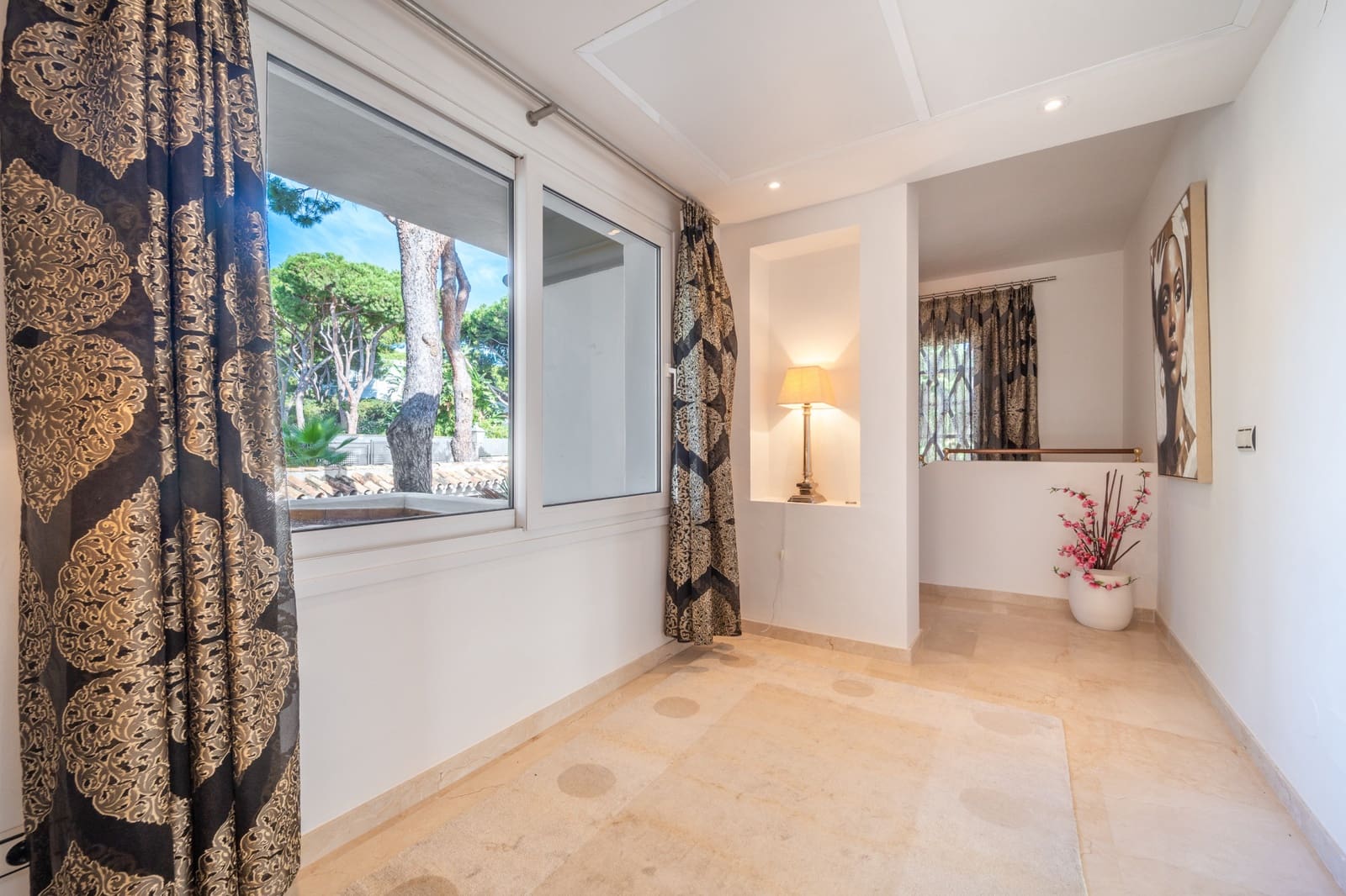 3 bedroom Villa for sale in Marbella with pool garage - € 1,895,000 (Ref: 9378901)