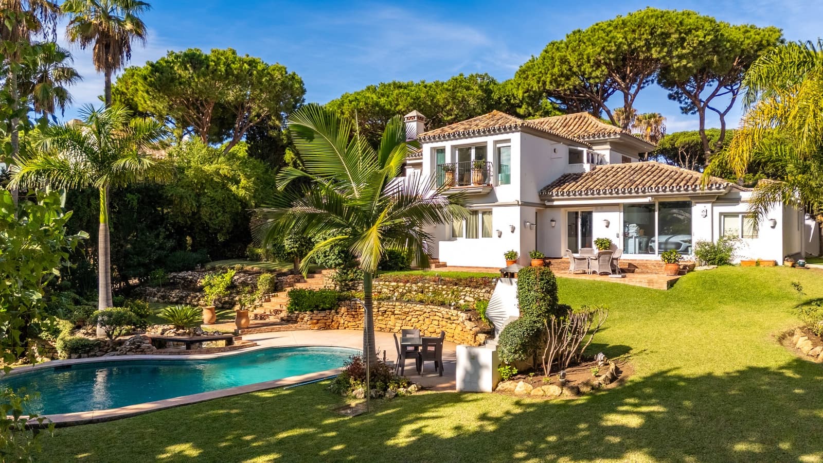 3 bedroom Villa for sale in Marbella with pool garage - € 1,895,000 (Ref: 9378901)
