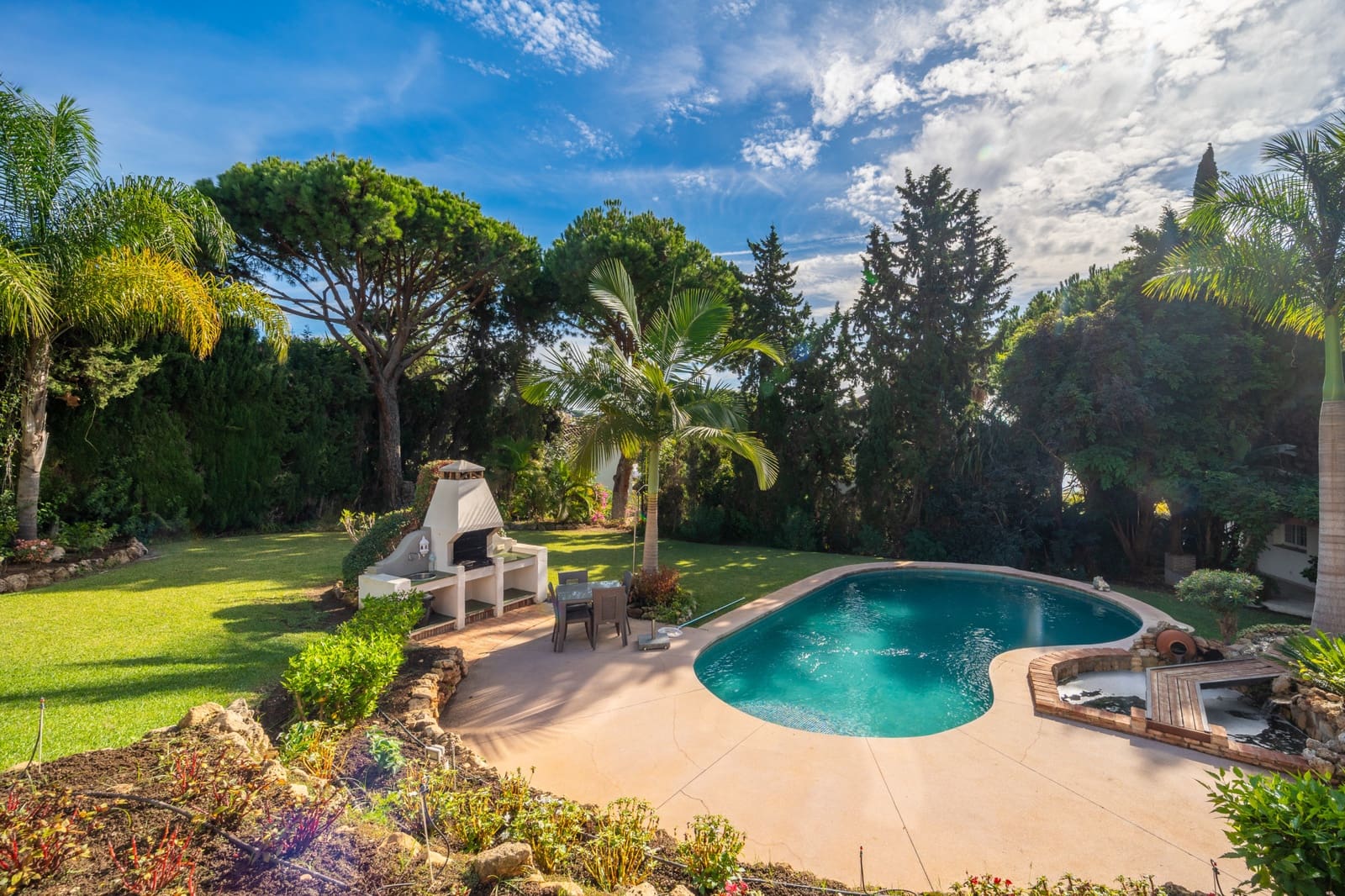 3 bedroom Villa for sale in Marbella with pool garage - € 1,895,000 (Ref: 9378901)