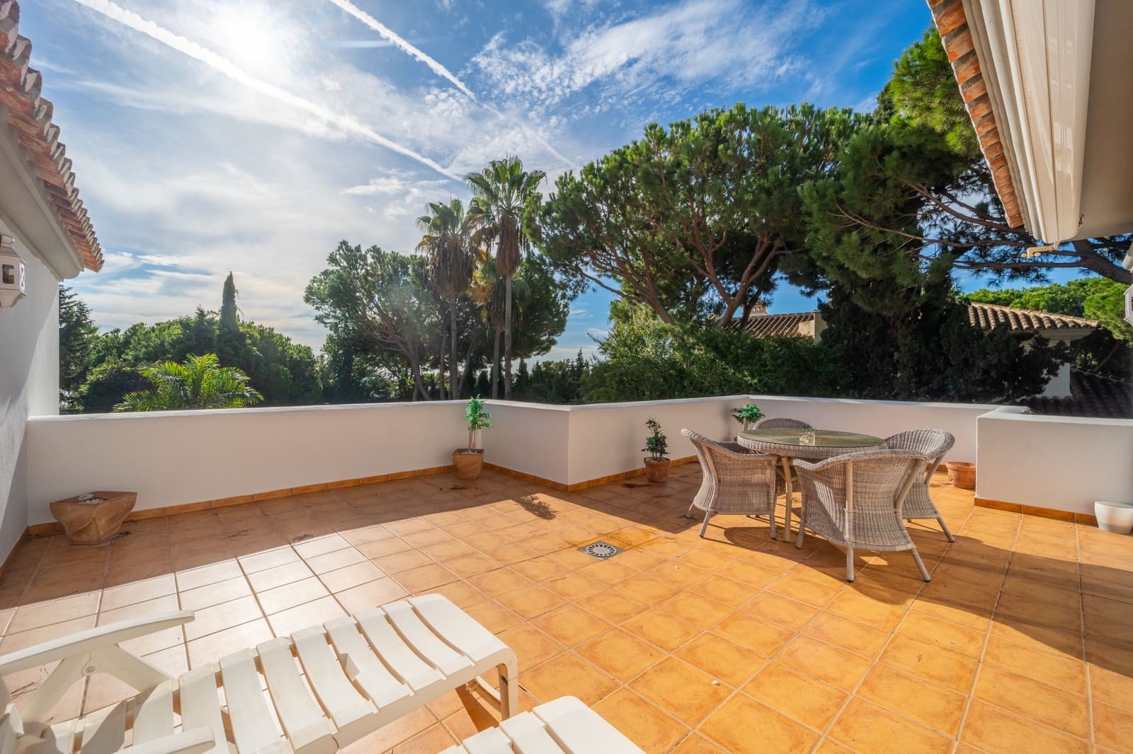 3 bedroom Villa for sale in Marbella with pool garage - € 1,895,000 (Ref: 9378901)