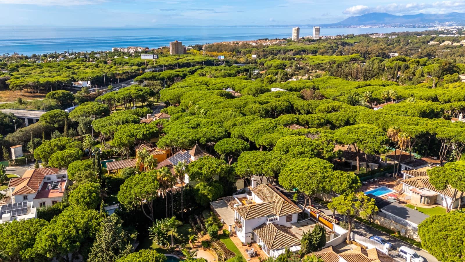 3 bedroom Villa for sale in Marbella with pool garage - € 1,895,000 (Ref: 9378901)