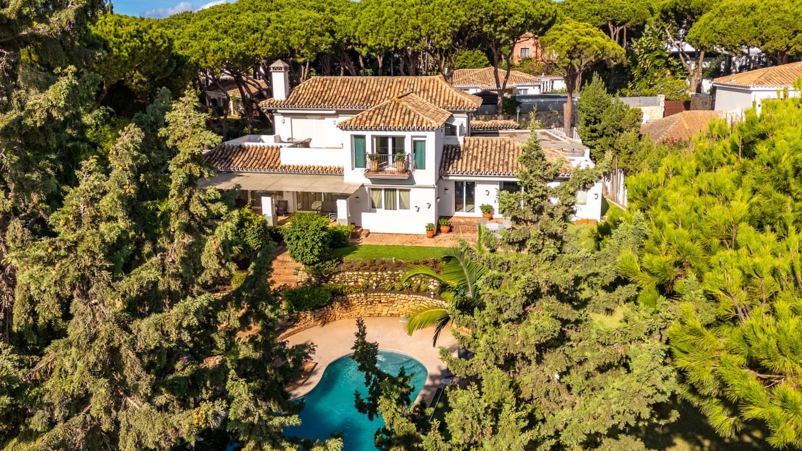 3 bedroom Villa for sale in Marbella with pool garage - € 1,895,000 (Ref: 9378901)