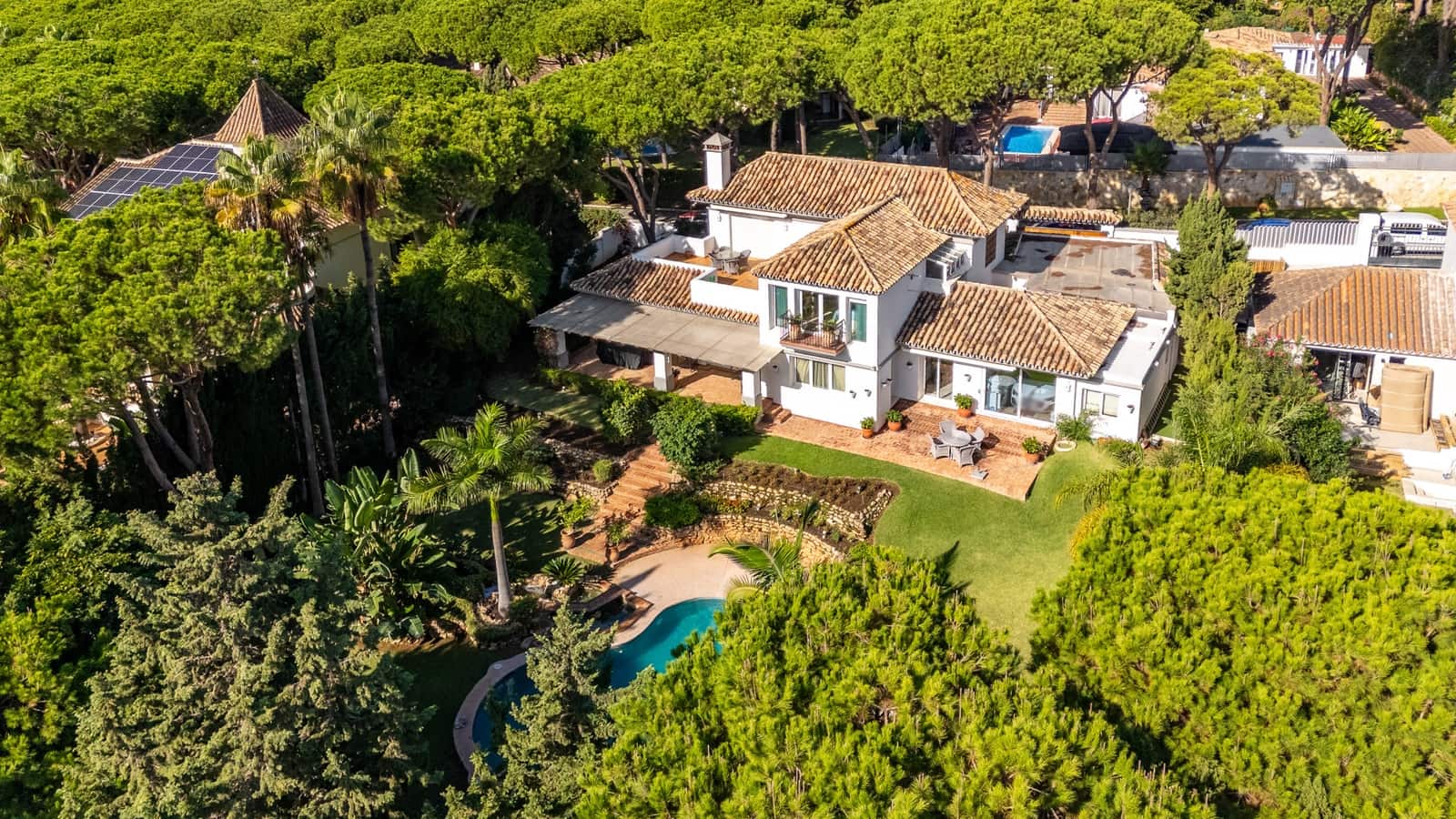 3 bedroom Villa for sale in Marbella with pool garage - € 1,895,000 (Ref: 9378901)