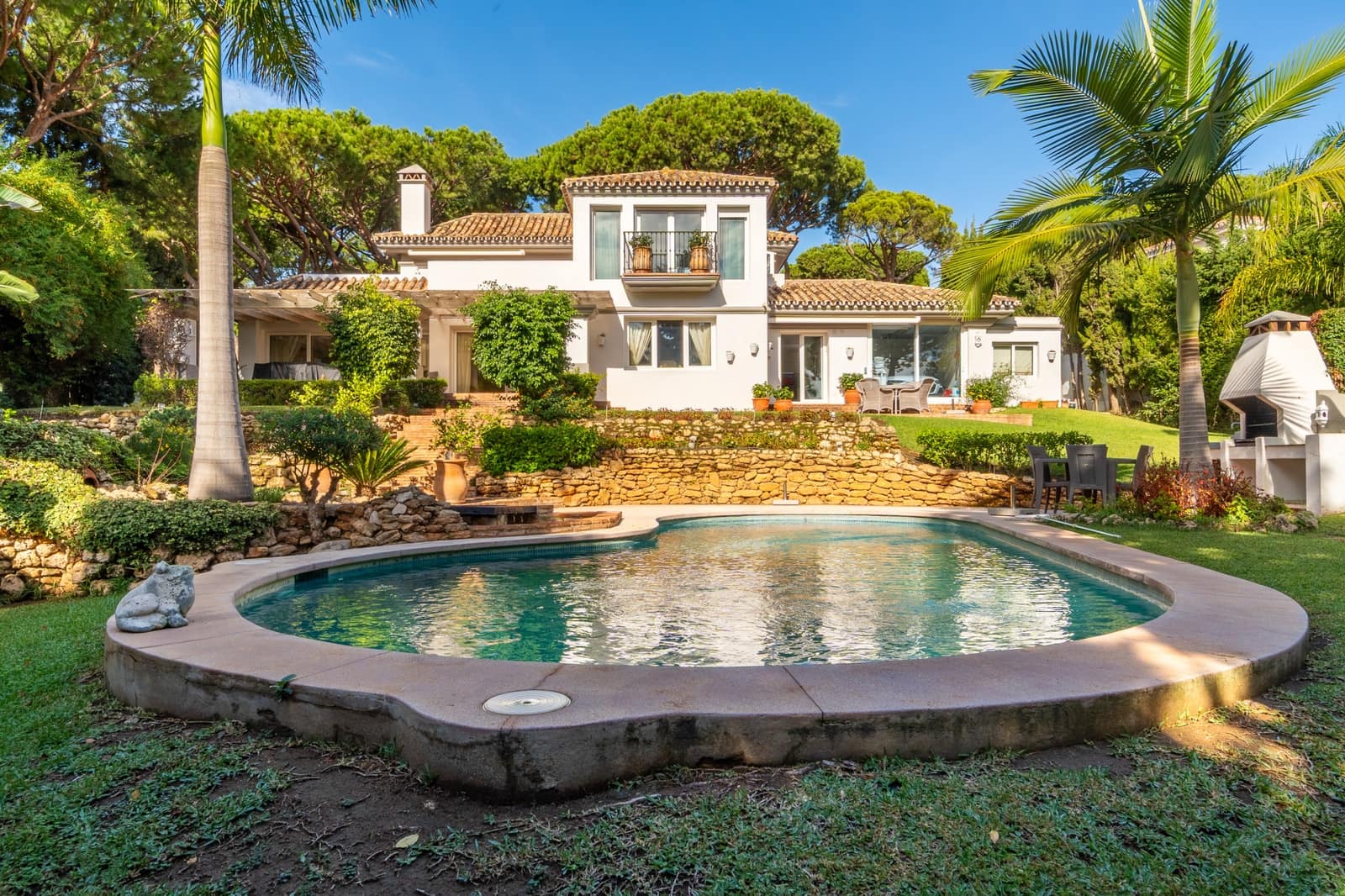 3 bedroom Villa for sale in Marbella with pool garage - € 1,895,000 (Ref: 9378901)
