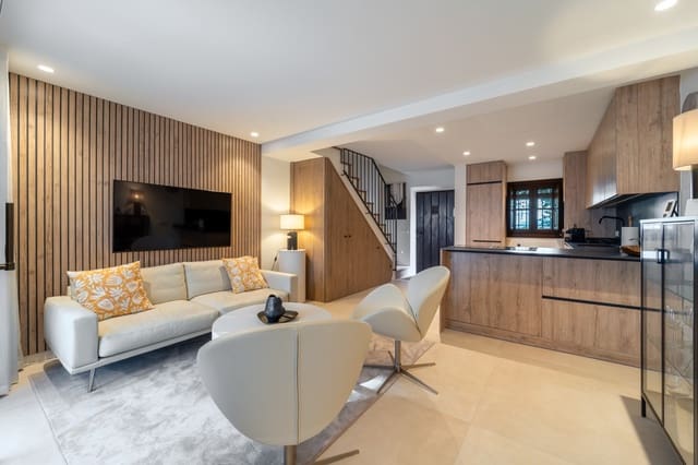 2 sovrum Hus till salu i Marbella med pool - 995 000 € (Ref: 9378902)