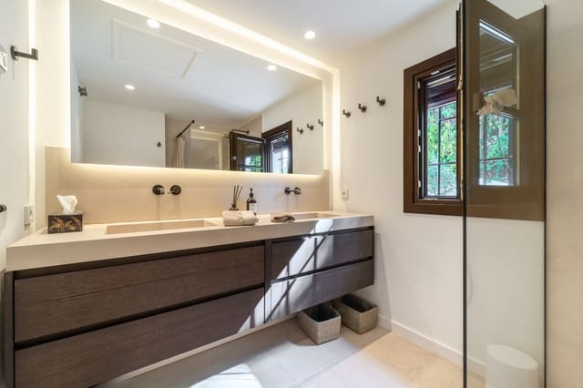 2 sovrum Hus till salu i Marbella med pool - 995 000 € (Ref: 9378902)