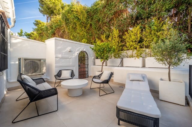 2 sovrum Hus till salu i Marbella med pool - 995 000 € (Ref: 9378902)