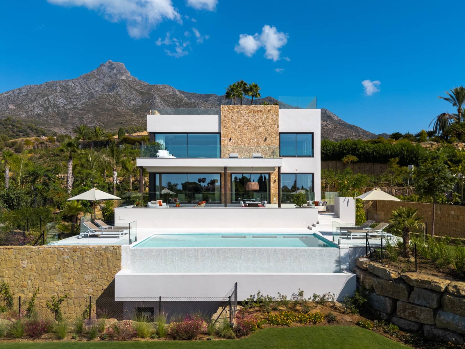 5 bedroom Villa for sale in Marbella with pool garage - € 14,995,000 (Ref: 9395868)