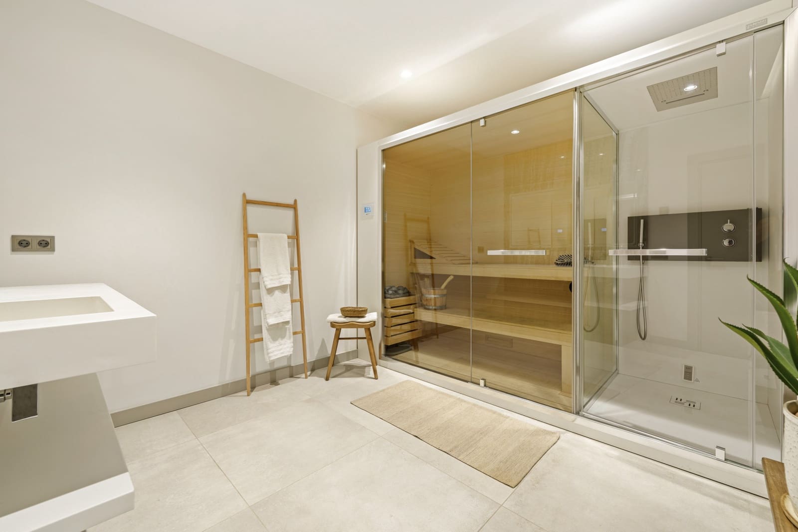 5 slaapkamer Villa te koop in Nueva Andalucia met zwembad garage - € 4.895.000 (Ref: 9398310)